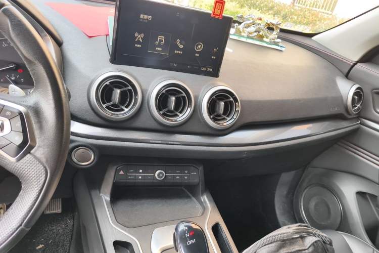 Used Wey VV5 2019 1.5T Two-Wheel Drive Color Pioneer Audio And AC Panel