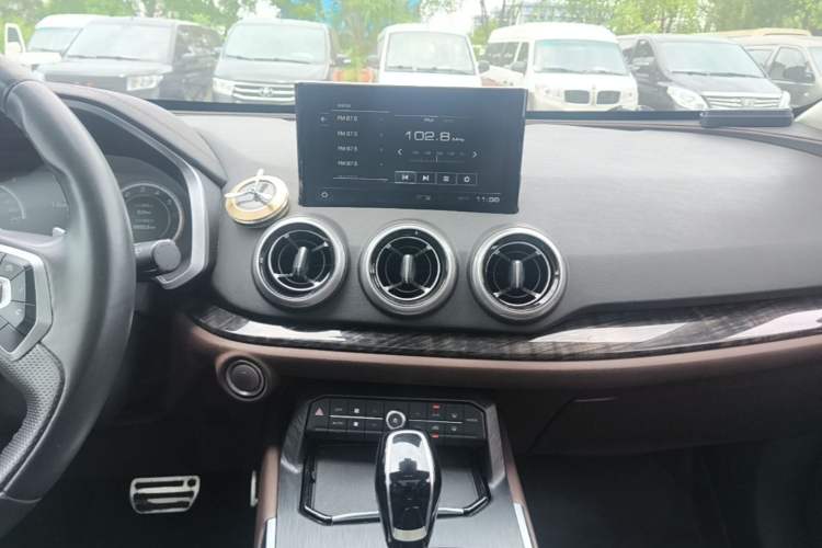 Used Wey VV5 2019 Upgraded Model 2.0T Two-Wheel Drive Ultra-Luxury Version China VI Standard Audio And AC Panel