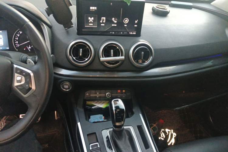 Used Wey VV5 2019 Upgraded Model 2.0T Two-Wheel Drive Ultra-Luxury Version China V Standard Audio And AC Panel