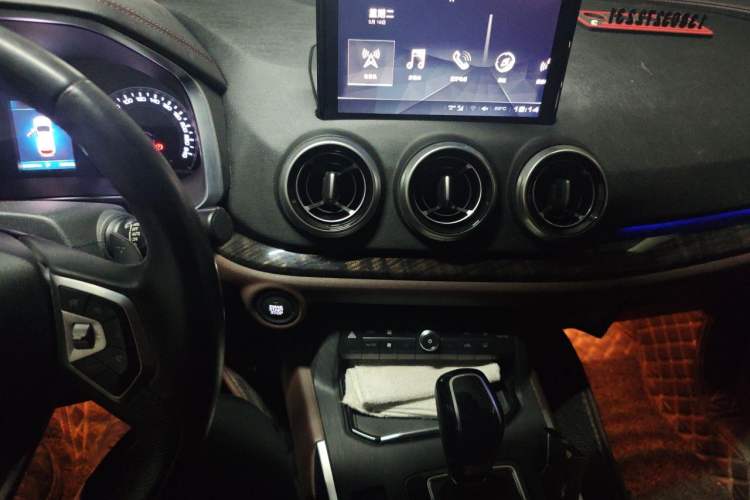 Used Wey VV5 2019 Upgraded Model 2.0T Two-Wheel Drive Ultra-Luxury Version China VI Standard Audio And AC Panel