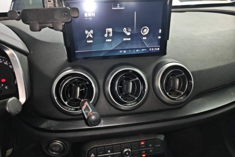 Used Wey VV5 2019 1.5T Two-Wheel Drive Color Pioneer Audio And AC Panel