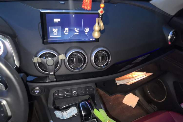 Used Wey VV5 2019 Upgraded Model 2.0T Two-Wheel Drive Flagship Version China V Standard Audio And AC Panel