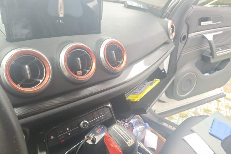 Used Wey VV5 2019 2.0T Two-Wheel-Drive Ultimate Edition Audio And AC Panel