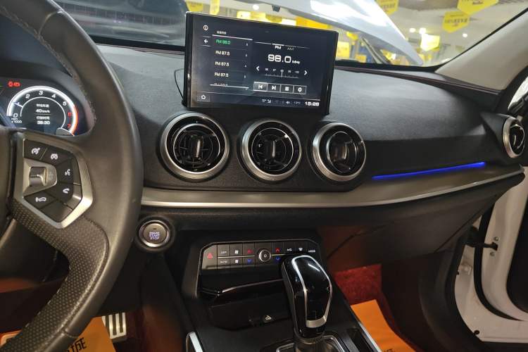 Used Wey VV5 2019 Upgraded Model 2.0T Two-Wheel Drive Flagship Version China V Standard Audio And AC Panel