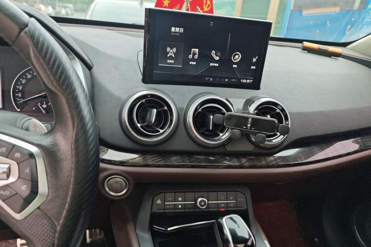 Used Wey VV5 2019 Upgraded Model 2.0T Two-Wheel Drive Ultra-Luxury Version China VI Standard Audio And AC Panel