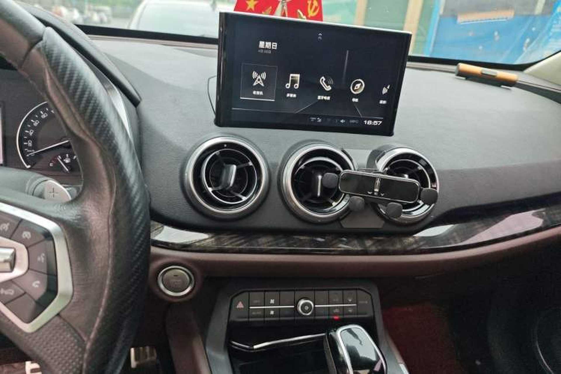 Used Wey VV5 2019 Upgraded Model 2.0T Two-Wheel Drive Ultra-Luxury Version China VI Standard Audio And AC Panel