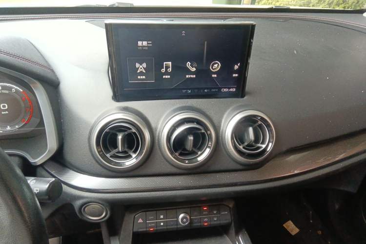 Used Wey VV5 2019 1.5T Two-Wheel Drive Smart Pioneer Audio And AC Panel