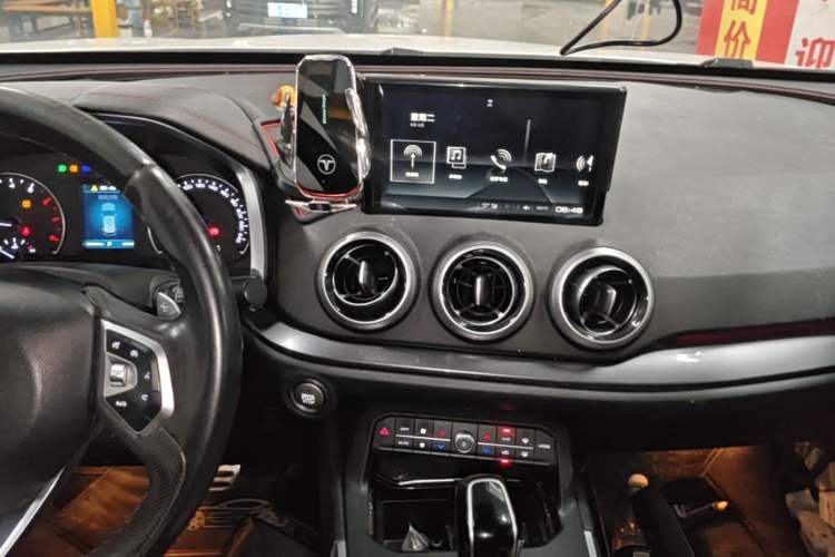 Used Wey VV5 2019 Upgraded Model 2.0T Two-Wheel Drive Ultra-Luxury Version China V Standard Audio And AC Panel