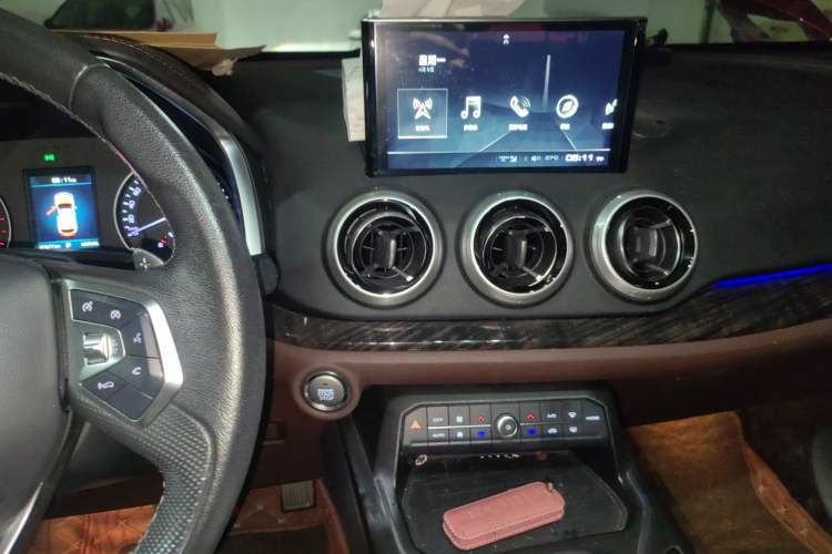 Used Wey VV5 2019 1.5T Two-Wheel Drive Color Pioneer Audio And AC Panel