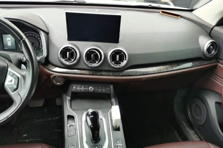 Used Wey VV5 2019 1.5T Two-Wheel Drive Color Pioneer Audio And AC Panel