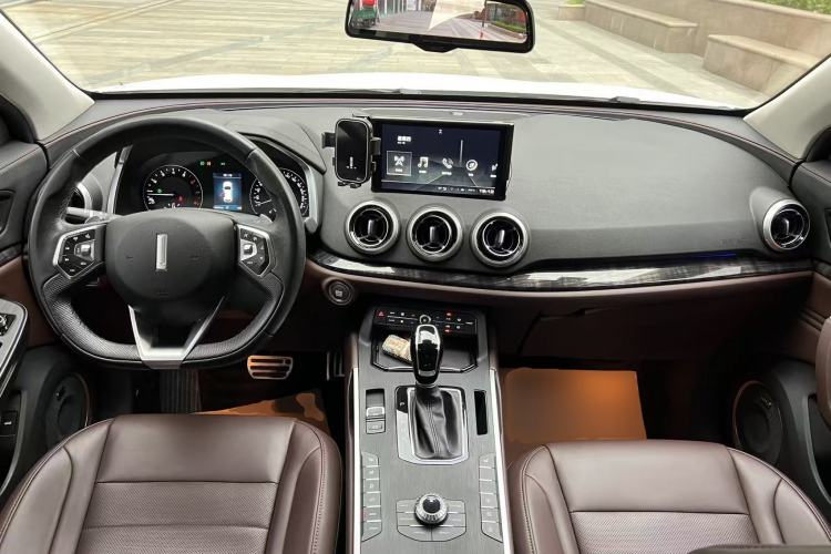 Used Wey VV5 2019 Upgraded Model 2.0T Two-Wheel Drive Ultra-Luxury Version China VI Standard Center Console