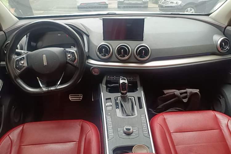 Used Wey VV5 2019 Upgraded Model 2.0T Two-Wheel Drive Flagship Version China V Standard Center Console