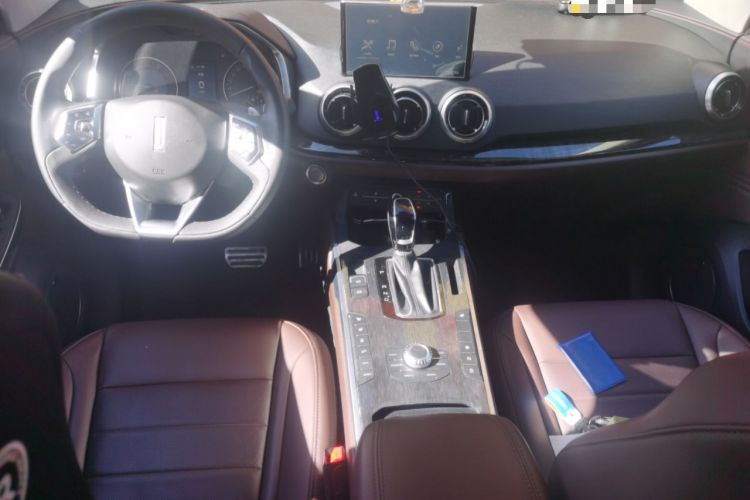 Used Wey VV5 2019 Upgraded Model 2.0T Two-Wheel Drive Ultra-Luxury Version China V Standard Center Console