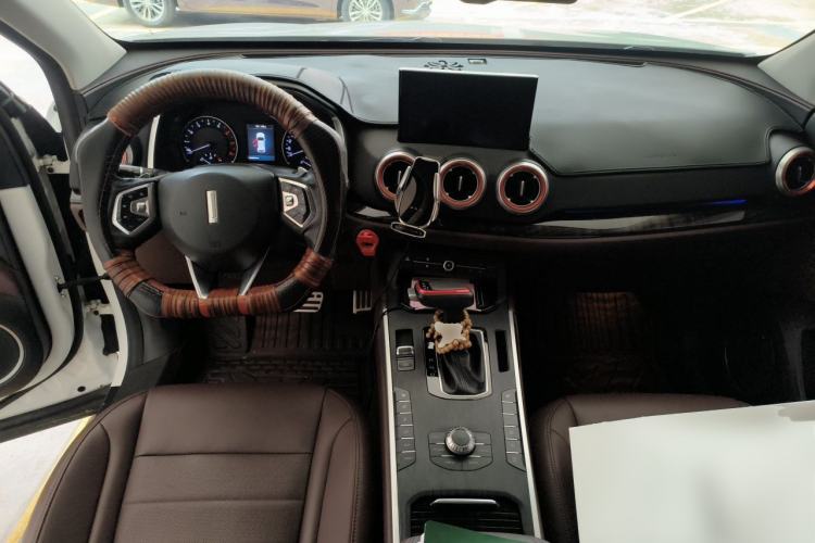 Used Wey VV5 2019 Upgraded Model 2.0T Two-Wheel Drive Ultra-Luxury Version China V Standard Center Console