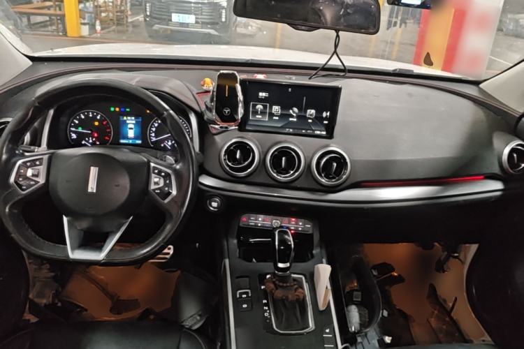 Used Wey VV5 2019 Upgraded Model 2.0T Two-Wheel Drive Ultra-Luxury Version China V Standard Center Console