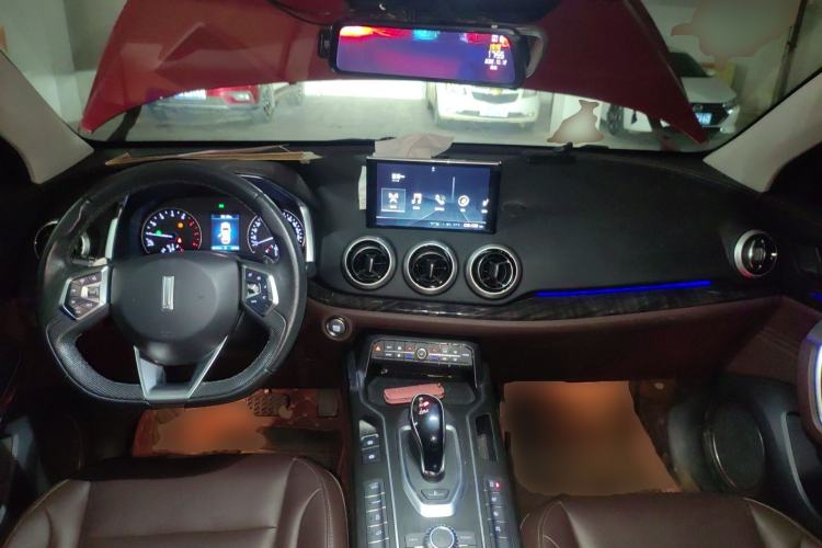 Used Wey VV5 2019 1.5T Two-Wheel Drive Color Pioneer Center Console