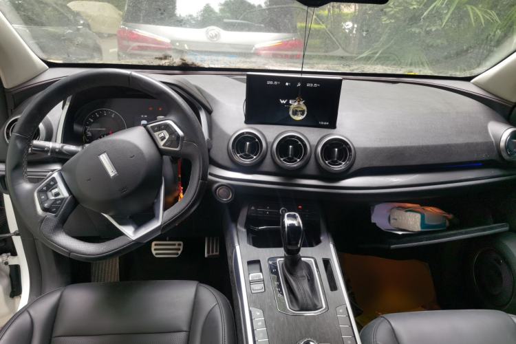 Used Wey VV5 2019 Upgraded Model 2.0T Two-Wheel Drive Ultra-Luxury Version China VI Standard Center Console