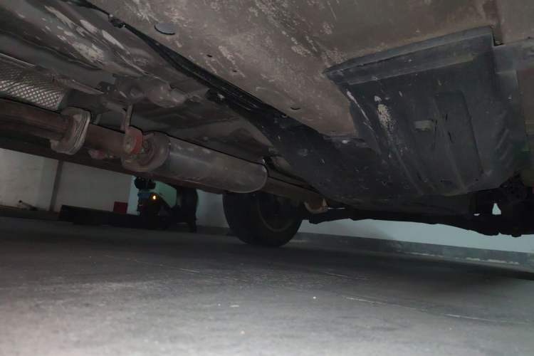 Used Wey VV5 2019 1.5T Two-Wheel Drive Color Pioneer Chassis Front Left