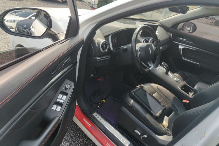 Used Wey VV5 2019 1.5T Two-Wheel Drive Color Pioneer Driver Seat