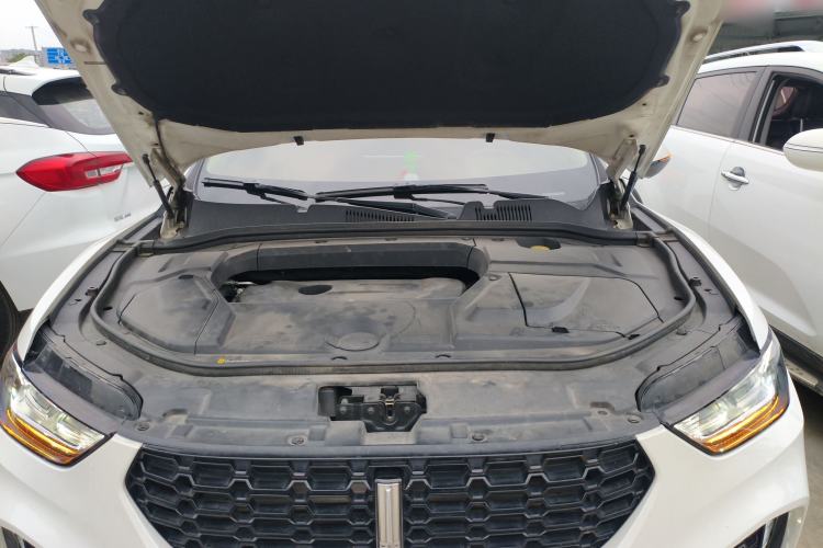 Used Wey VV5 2019 Upgraded Model 2.0T Two-Wheel Drive Ultra-Luxury Version China VI Standard Engine Bay