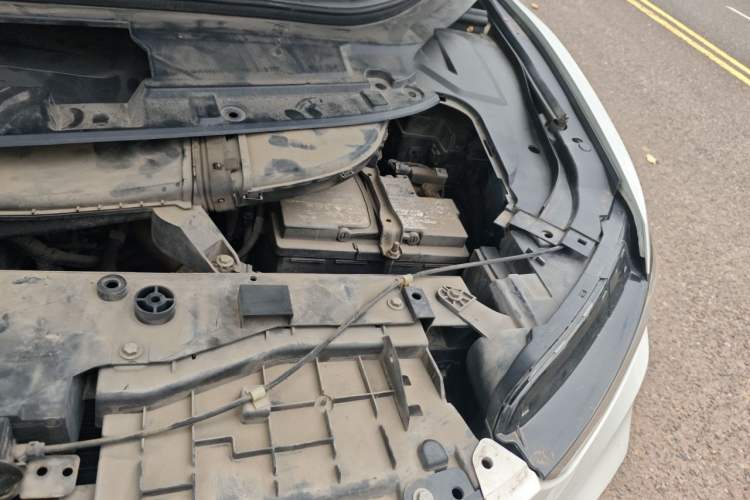 Used Wey VV5 2019 2.0T Two-Wheel-Drive Ultimate Edition Engine Bay Left