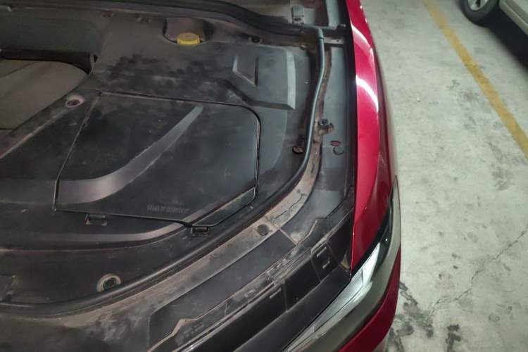 Used Wey VV5 2019 1.5T Two-Wheel Drive Color Pioneer Engine Bay Left