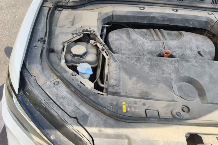 Used Wey VV5 2019 1.5T Two-Wheel Drive Color Pioneer Engine Bay Right