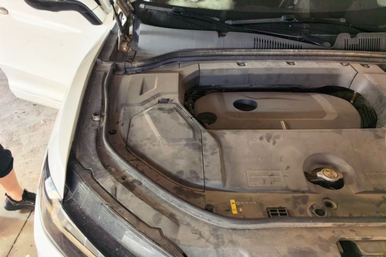 Used Wey VV5 2019 Upgraded Model 2.0T Two-Wheel Drive Flagship Version China V Standard Engine Bay Right