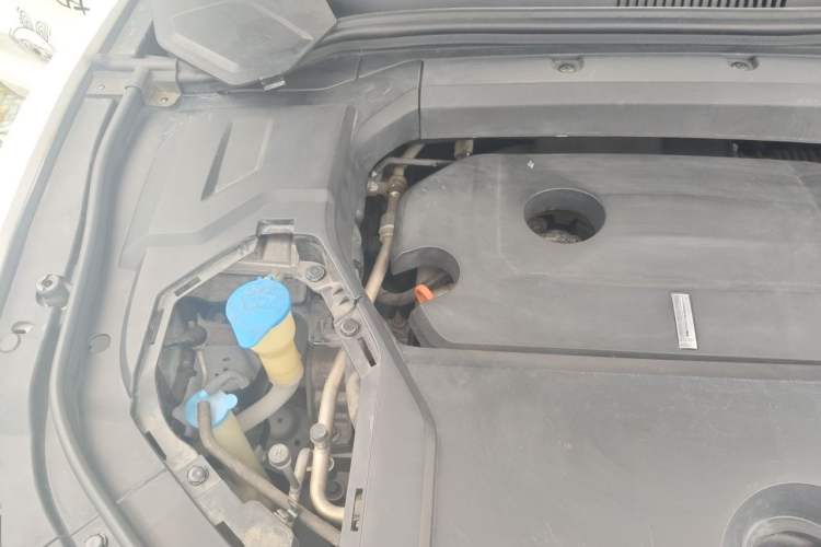 Used Wey VV5 2019 2.0T Two-Wheel-Drive Ultimate Edition Engine Bay Right