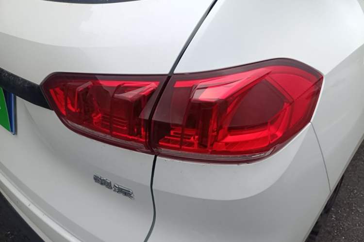 Used Wey VV5 2019 Upgraded Model 2.0T Two-Wheel Drive Flagship Version China V Standard Exterior 3