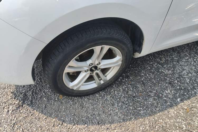 Used Wey VV5 2019 1.5T Two-Wheel Drive Color Pioneer Exterior 4