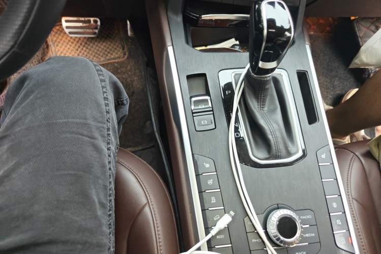 Used Wey VV5 2019 Upgraded Model 2.0T Two-Wheel Drive Ultra-Luxury Version China V Standard Gear Lever