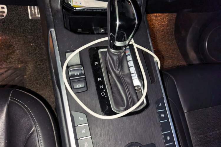 Used Wey VV5 2019 Upgraded Model 2.0T Two-Wheel Drive Flagship Version China V Standard Gear Lever
