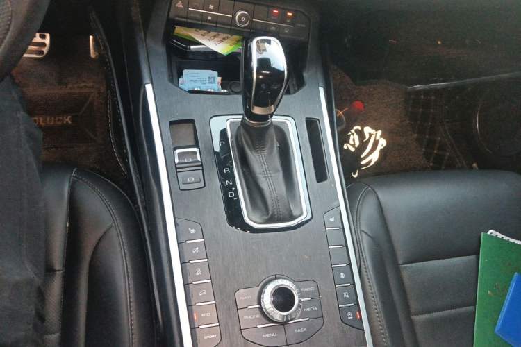 Used Wey VV5 2019 Upgraded Model 2.0T Two-Wheel Drive Ultra-Luxury Version China V Standard Gear Lever
