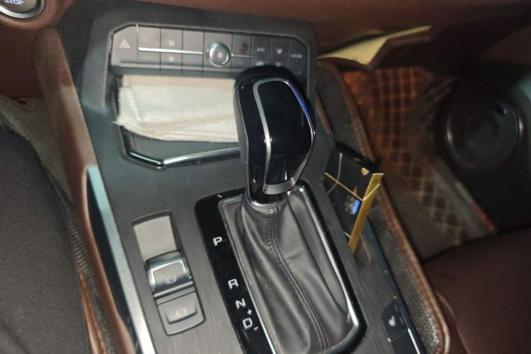 Used Wey VV5 2019 Upgraded Model 2.0T Two-Wheel Drive Ultra-Luxury Version China VI Standard Gear Lever