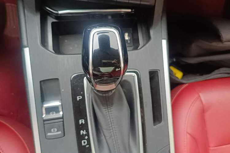 Used Wey VV5 2019 Upgraded Model 2.0T Two-Wheel Drive Flagship Version China V Standard Gear Lever