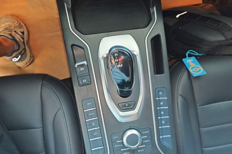 Used Wey VV5 2019 1.5T Two-Wheel Drive Smart Pioneer Gear Lever