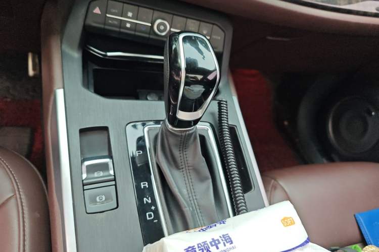 Used Wey VV5 2019 Upgraded Model 2.0T Two-Wheel Drive Ultra-Luxury Version China VI Standard Gear Lever