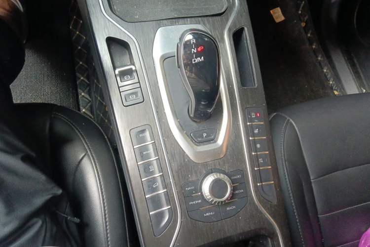 Used Wey VV5 2019 1.5T Two-Wheel Drive Smart Pioneer Gear Lever