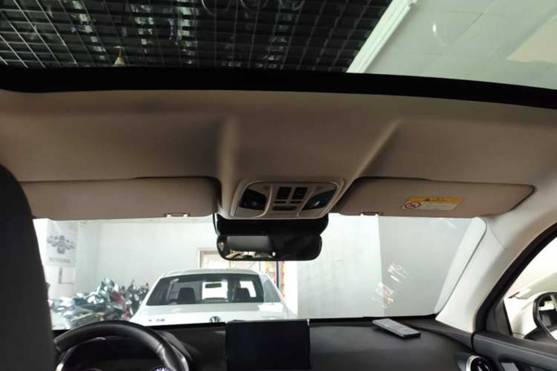 Used Wey VV5 2019 1.5T Two-Wheel Drive Color Pioneer Headliner