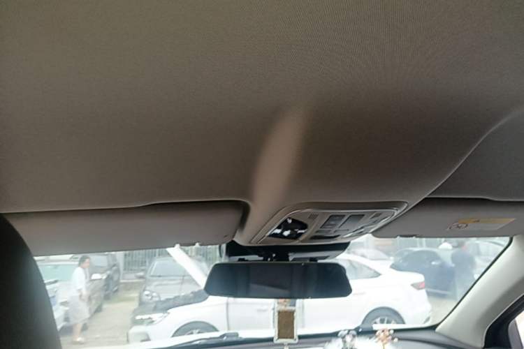 Used Wey VV5 2019 1.5T Two-Wheel Drive Color Pioneer Headliner