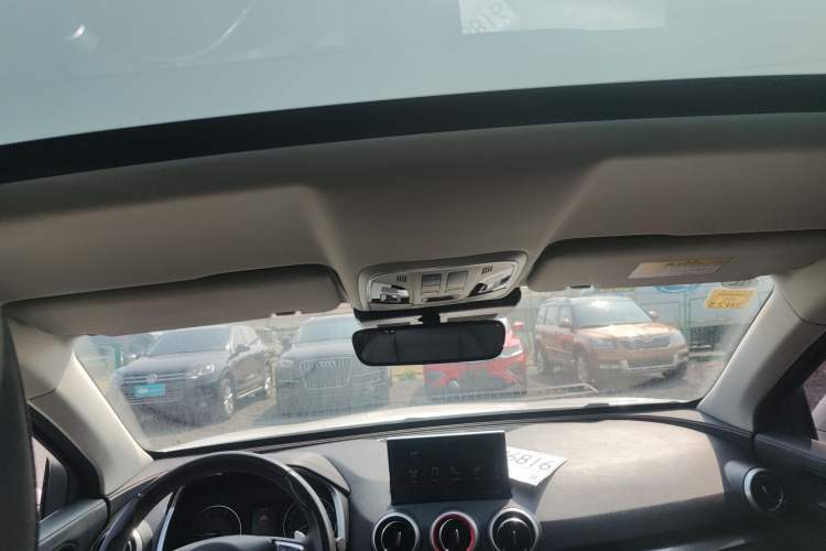 Used Wey VV5 2019 1.5T Two-Wheel Drive Color Pioneer Headliner
