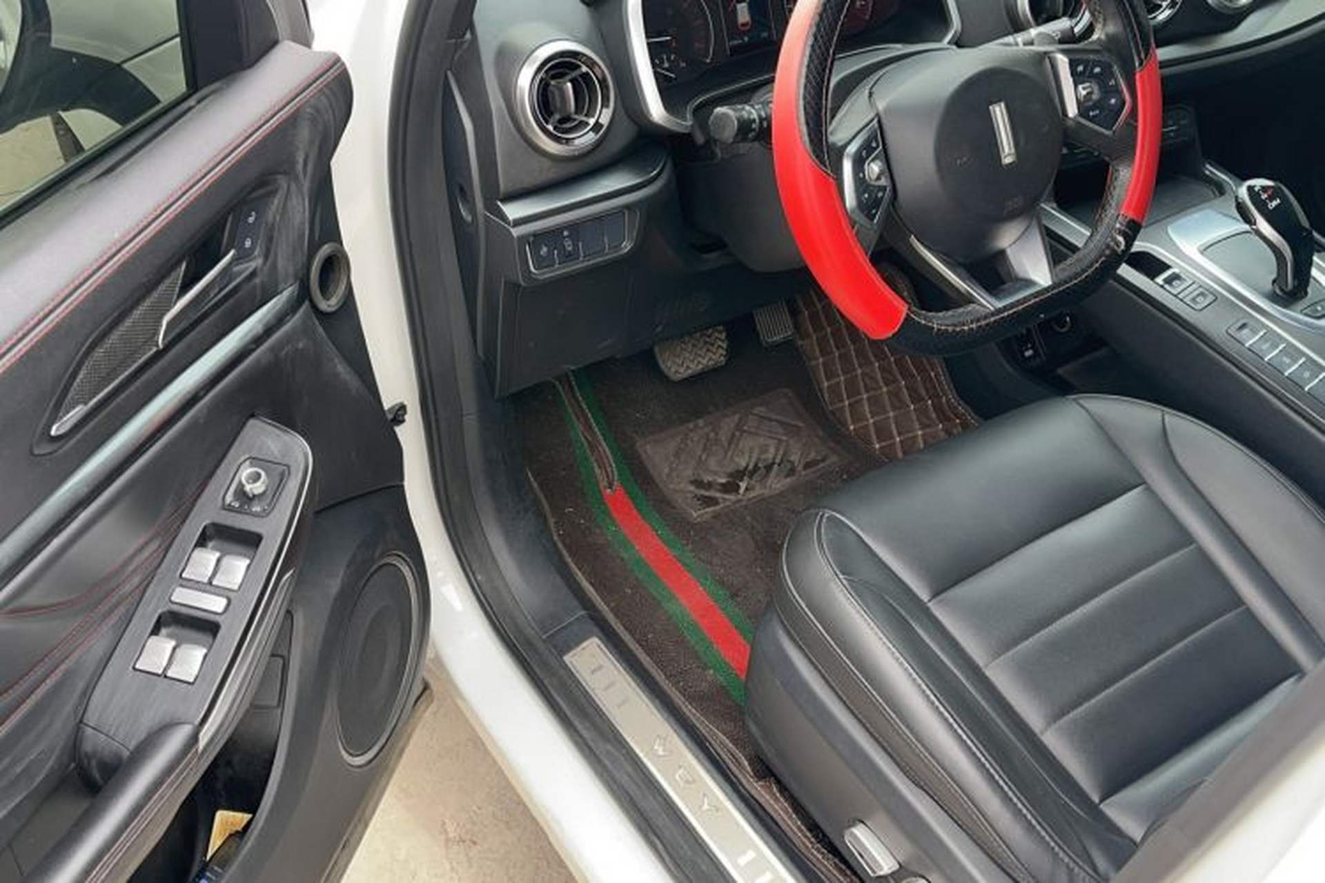 Used Wey VV5 2019 1.5T Two-Wheel Drive Color Pioneer Interior 1