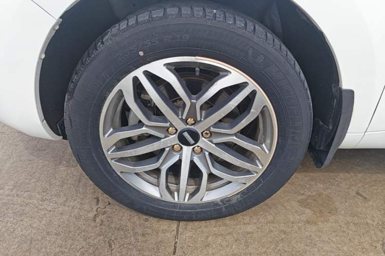 Used Wey VV5 2019 Upgraded Model 2.0T Two-Wheel Drive Ultra-Luxury Version China V Standard Left Front Wheel Hub