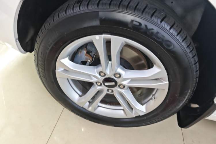 Used Wey VV5 2019 1.5T Two-Wheel Drive Color Pioneer Left Front Wheel Hub