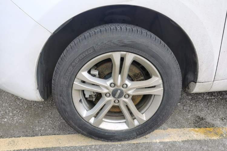 Used Wey VV5 2019 1.5T Two-Wheel Drive Color Pioneer Left Front Wheel Hub