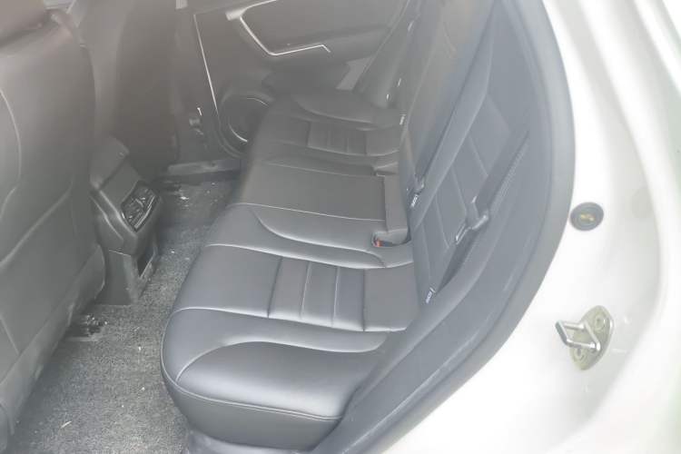 Used Wey VV5 2019 1.5T Two-Wheel Drive Color Pioneer Left Rear Seat