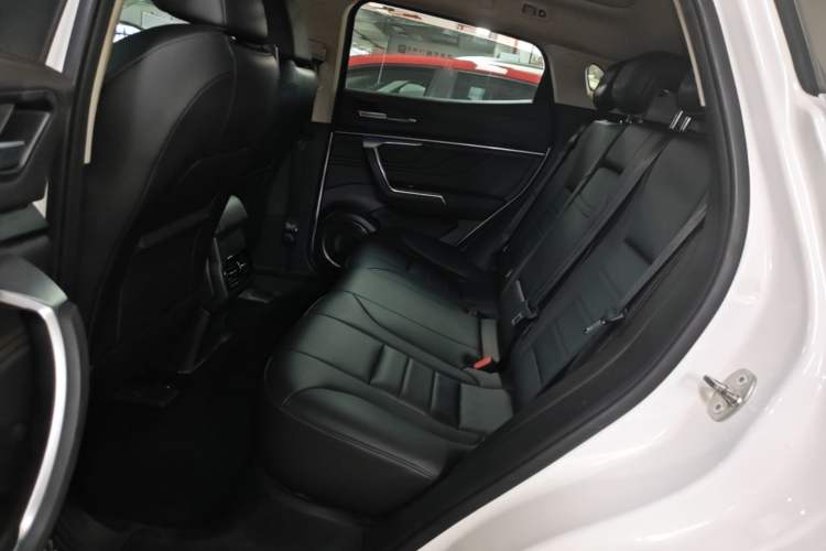 Used Wey VV5 2019 1.5T Two-Wheel Drive Color Pioneer Left Rear Seat