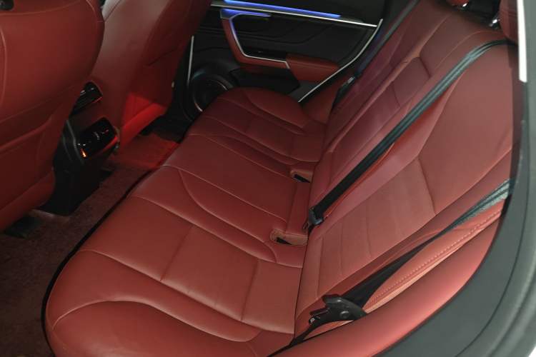 Used Wey VV5 2019 Upgraded Model 2.0T Two-Wheel Drive Flagship Version China V Standard Left Rear Seat