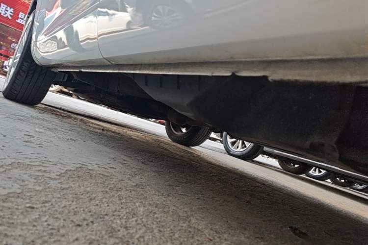 Used Wey VV5 2019 1.5T Two-Wheel Drive Smart Pioneer Left Side Sill